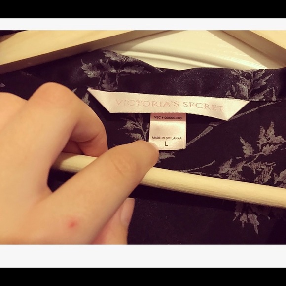 Victoria's Secret Sleep Shirt - Picture 5 of 8